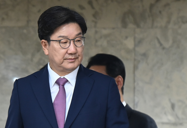 권성동 국민의힘 원내대표가 10일 오전 서울 여의도 국회에서 열린 원내대책회의에 참석하고 있다. 박윤슬 기자