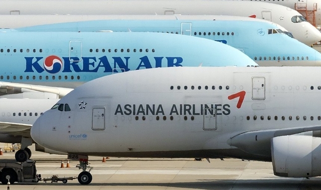 인천국제공항 계류장의 대한항공과 아시아나항공 여객기. 연합뉴스