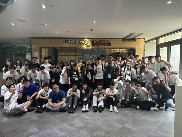 한국보건사회연구원 조사 결과 발달장애인 보호자 상당수가 ‘독박 돌봄’ 부담에 정신 건강까지 위협받는 것으로 나타났다. 경기도는 발달장애인들의 부모를 위한 휴식 지원 캠프를 운영하고 있다. 경기도청 제공