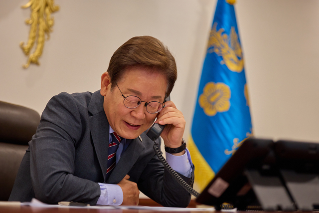 李, 지지율 58.6%…민주 49.9%·국힘 30.4%-리얼미터
