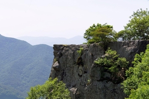 경주 오봉산 정상 마당바위서 사진 찍다 60대 추락사