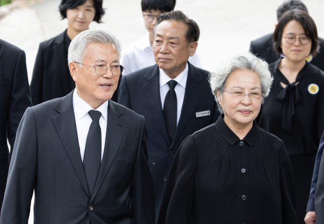 문재인 뇌물혐의 재판부, 이송신청 불허…중앙지법서 재판
