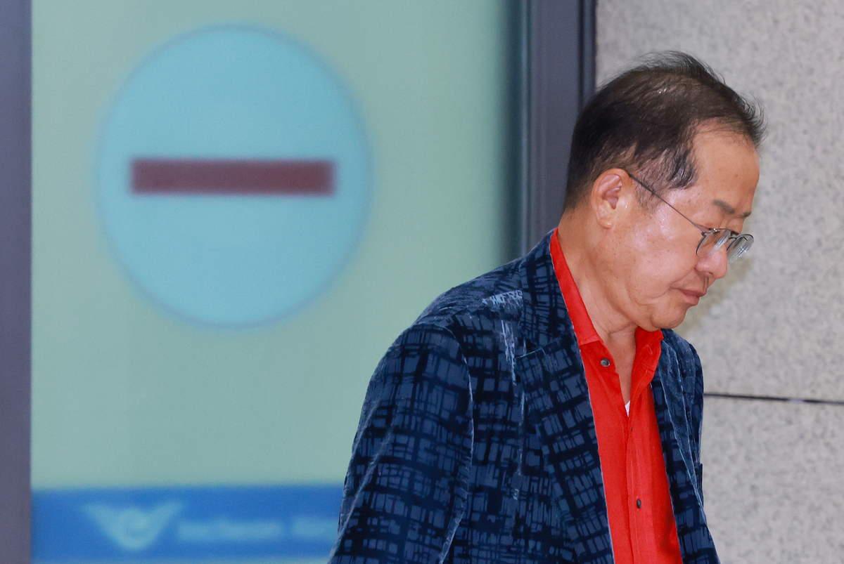 귀국한 홍준표 “새 정부, 정치 보복 말고 나라 안정부터”