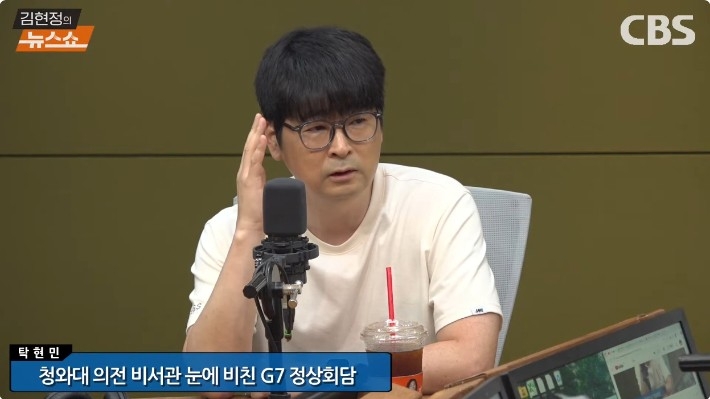 탁현민 “제헌절 행사서 김흥국에게 ‘임을 위한 행진곡’ 부탁해야 하나 고민”
