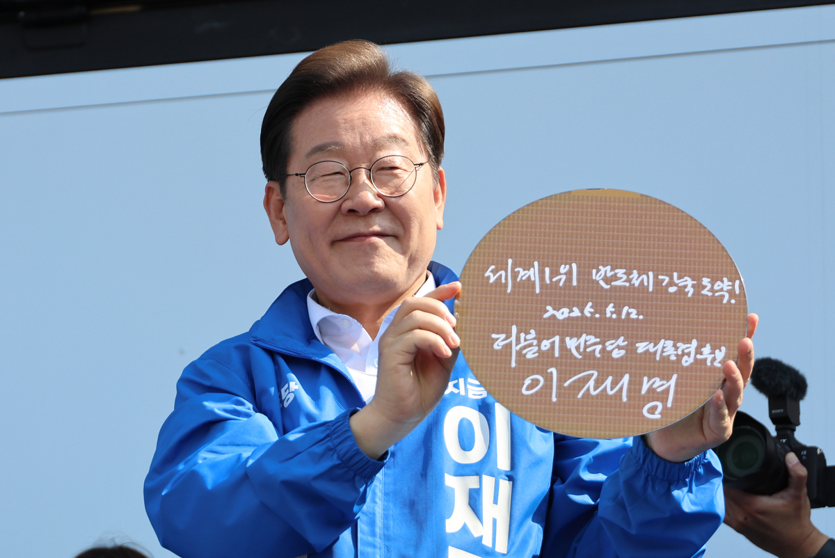 이 대통령 “한국, 깔딱고개 넘는 중…우리기업들, AI시대 선도 역할 할 것”