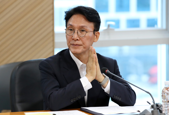김민석 국무총리 후보자가 20일 대구 수성구 대구디지털혁신진흥원에서 열린 ‘인공지능 전환(AX) 연구거점 조성을 위한 경청 간담회’에 참석하고 있다. 연합뉴스