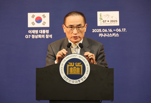 [속보]위성락 안보실장, 이 대통령 대신 나토 정상회의 참석