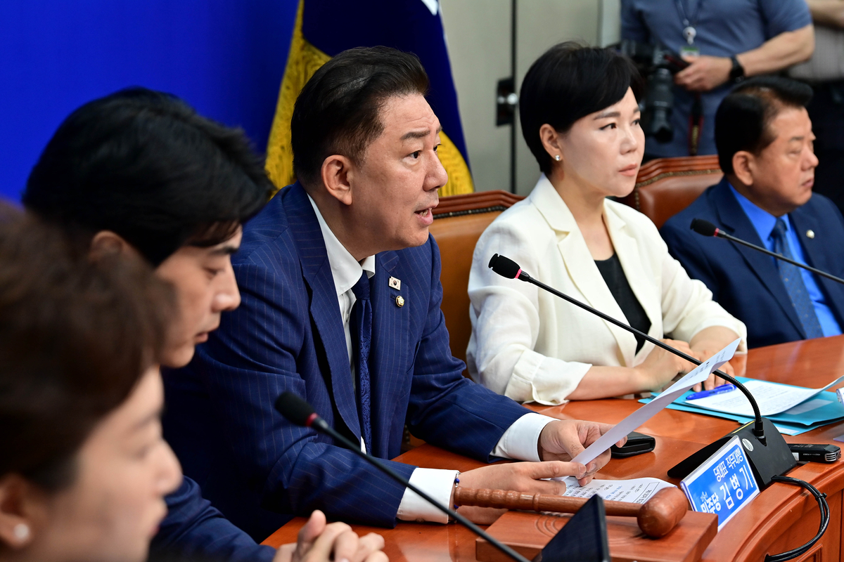‘찐명경쟁’ 과열에… 박찬대 “갈등은 안돼”