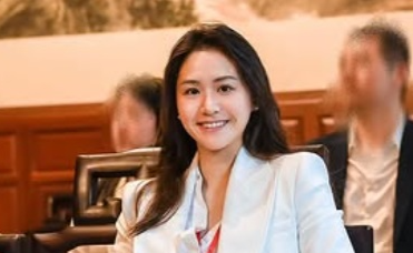미인대회 참가 24세 최연소 구의원님 정체…홍콩 정치권 찬반 논란