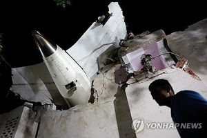 10년 새 최악의 항공기 참사…인도 여객기 참사 희생자 259명 신원 확인