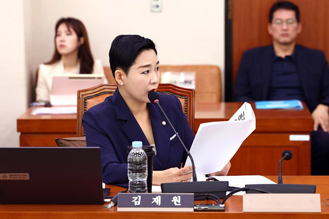 65세 이상 기초연금 수급자 대상 스포츠 시설 이용료 지원 사업, 국민체육진흥공단 서버 불안정으로 혼란 우려