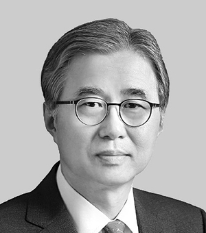 최강 아산정책연구원 원장