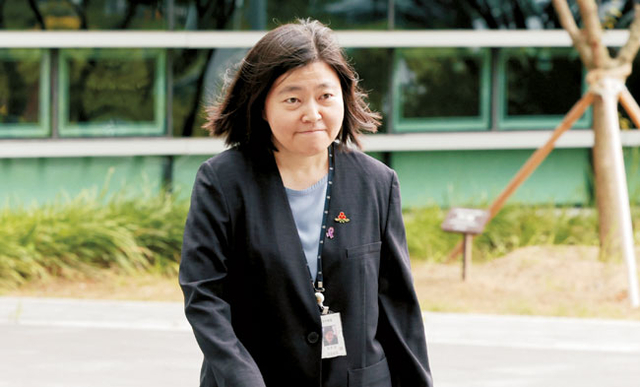 임은정 신임 서울동부지검장이 4일 서울 송파구 서울동부지방검찰청으로 출근하고 있다. 연합뉴스