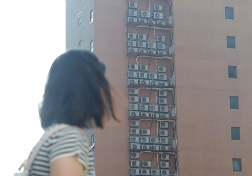 이른 폭염,에 전력수요가 3년만에 최대치를 경신했다. 연합뉴스