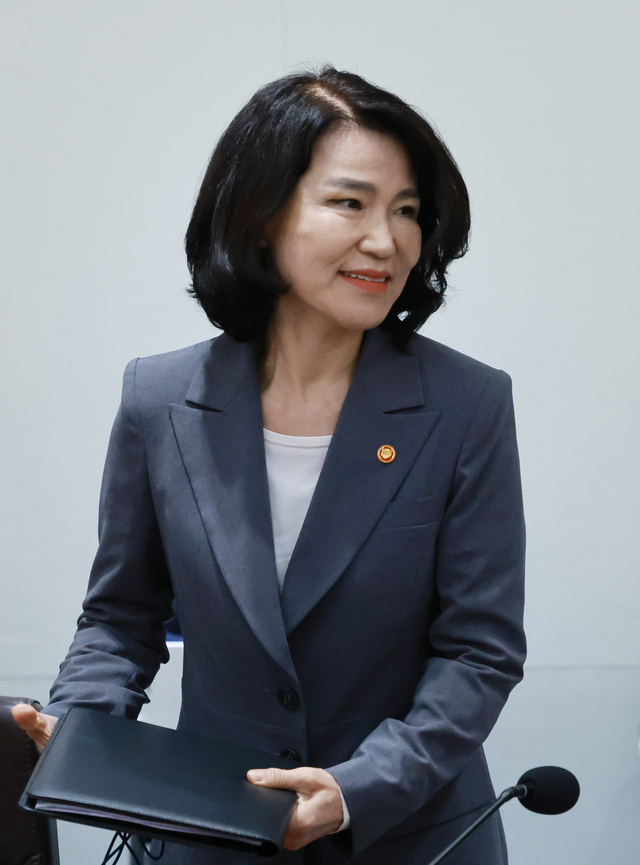 국무회의 참석하는 이진숙 방송통신위원장