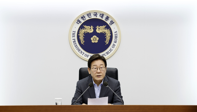 이재명 대통령이 10일 서울 용산 대통령실 청사에서 열린 3차 수석·보좌관 회의에서 발언하고 있다. 대통령실사진기자단