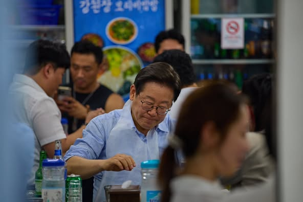 이 대통령, 직원들과 골목식당 회식한 소감은…“골목이 살아야 경제가 산다”