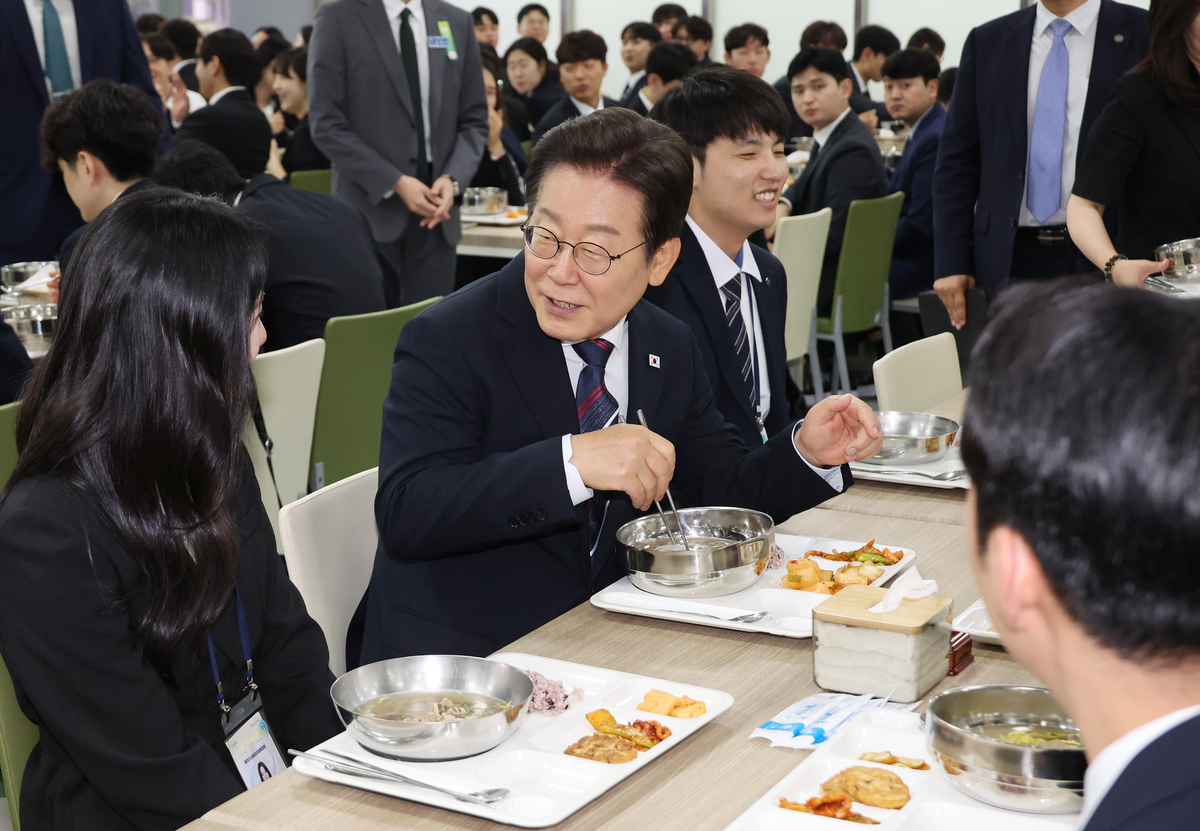 “돈 벌려면 기업 가야” 이재명 대통령, 5급 공무원 합격자에게 한 말