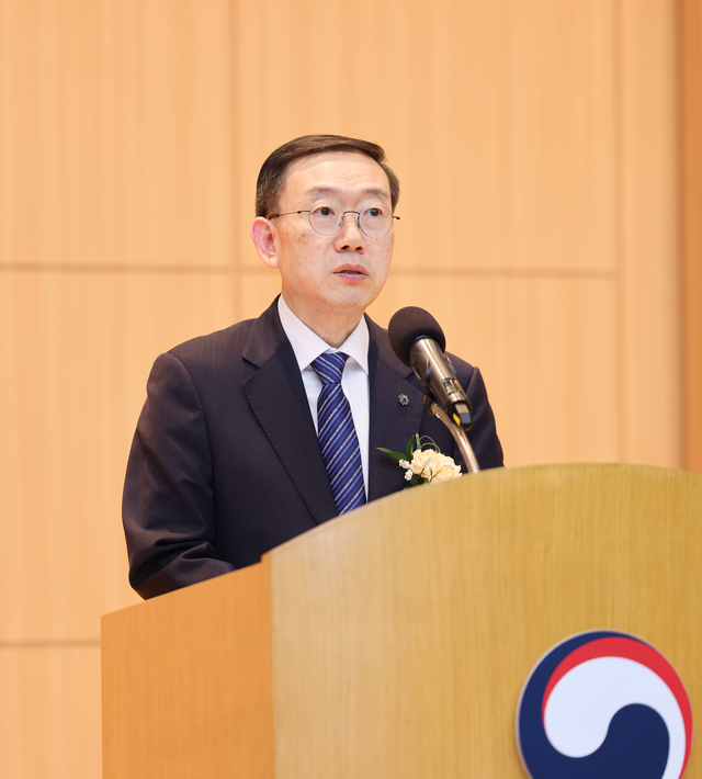 이명구 관세청장이 14일 오후 정부대전청사에서 열린 취임식에서 취임사를 발표하고 있다. 관세청 제공