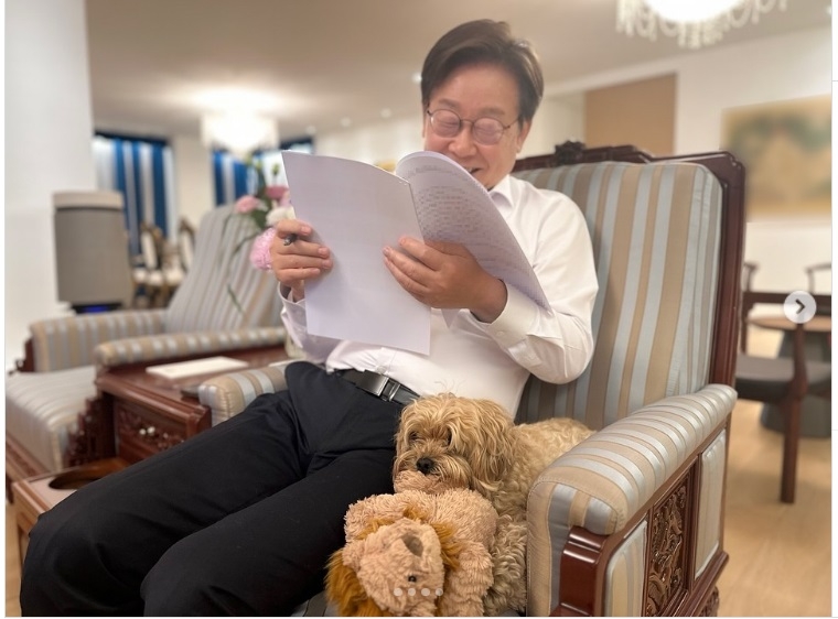 “아내에게만 가서 서운” 이재명 대통령이 새롭게 소개한 가족은 누구?