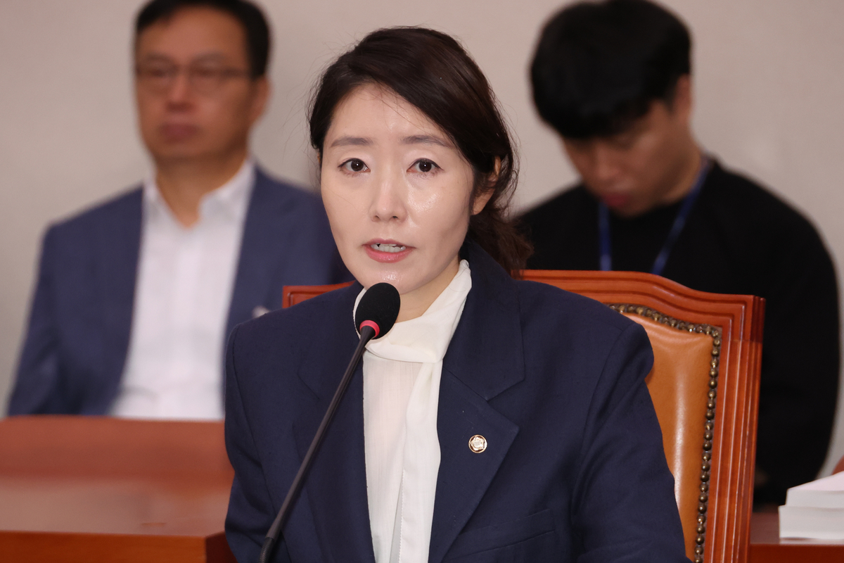 강선우, ‘피해호소인’ 지칭 입장문에 “피해자에게 사과 드린다”