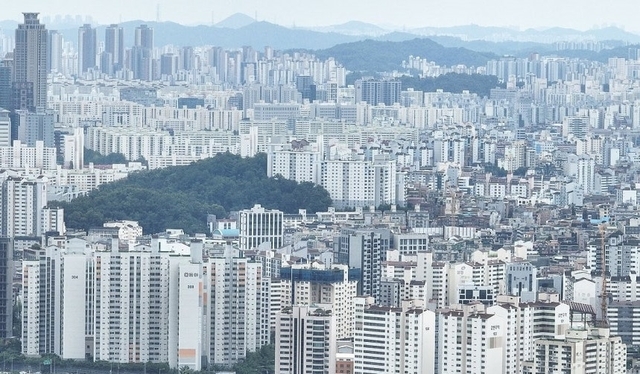 거래 주택 10건 중 7건이 아파트…‘아파트 공화국 서울’