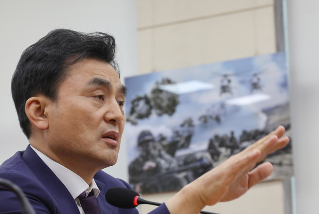 안규백 국방부 장관 후보자가 15일 서울 여의도 국회 국방위원회에서 열린 인사청문회에서 의원 질의에 답변하고 있다. 연합뉴스