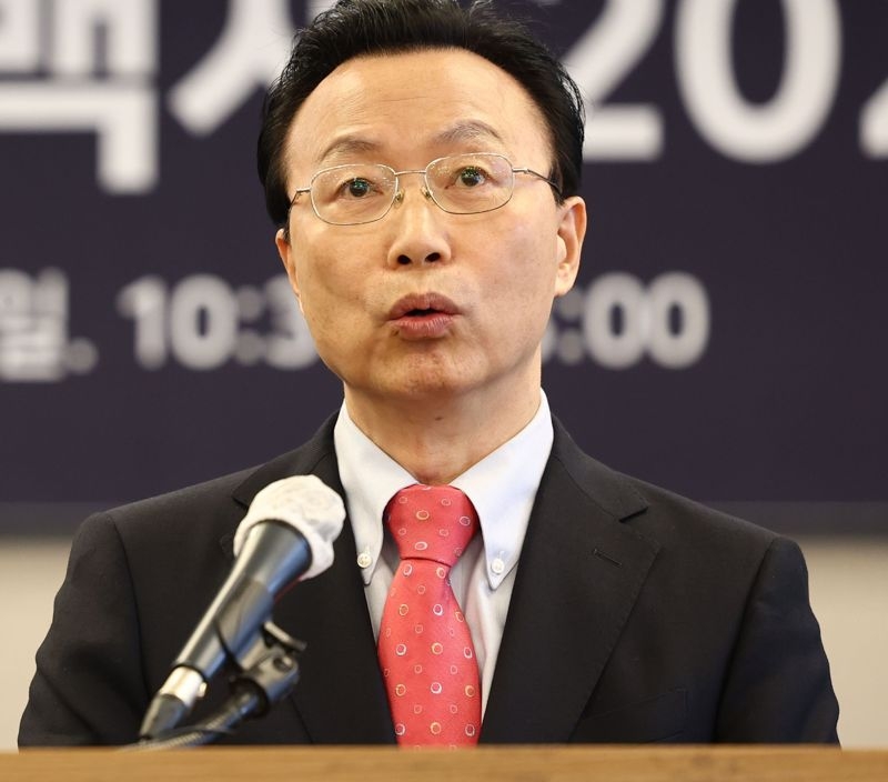 “통일 포기는 찌질하게 사는 것” 김천식 통일연구원장, 정부의 통일부 명칭 변경에…
