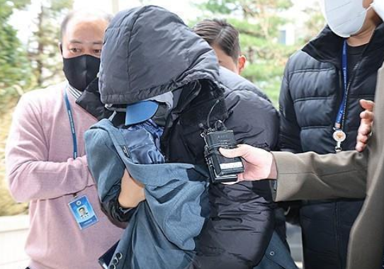 배우 고 이선균 씨를 협박해 금품을 뜯은 혐의를 받는 전직 영화배우. 연합뉴스