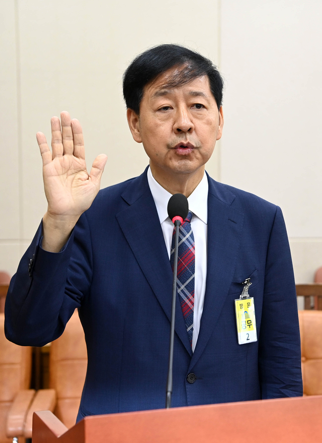 선서하는 구윤철