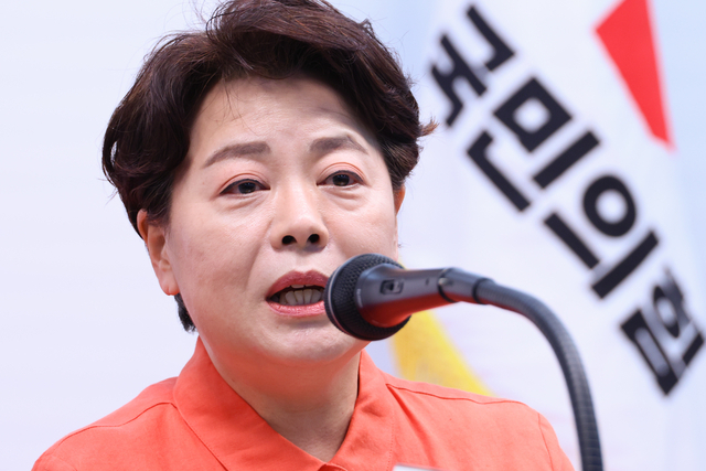 윤희숙 국민의힘 혁신위원장이 16일 서울 여의도 중앙당사에서 인적쇄신 등 개혁방안과 관련해 기자간담회를 하고 있다. 연합뉴스