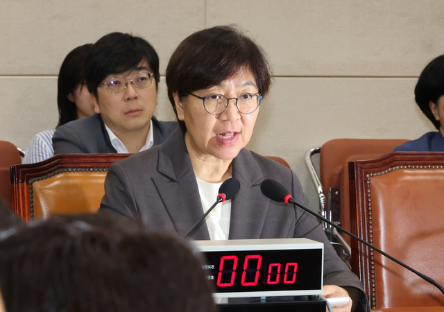 검증도 못했는데…‘코로나 주식 시세차익’ 논란 정은경 청문회, 파행 끝 막내려