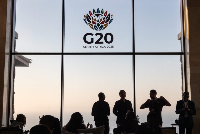 지난 17일(현지시간) 주요 20개국(G20) 재무장관·중앙은행총재회의에 참석하는 각국 대표단이 회의 개최지인 남아프라카공화국 더반의 캐피탈짐발리 호텔에 모여들고 있다. AFP·연합뉴스