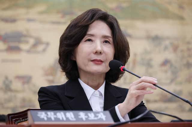 이진숙 사회부총리 겸 교육부 장관 후보자가 7월 16일 서울 여의도 국회 교육위원회에서 열린 인사청문회에서 의원 질의를 듣고 있다. 연합뉴스