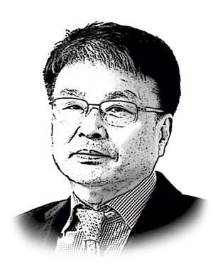 文 닮은꼴 되면 2027 경제 폭망 부른다[이철호의 시론]