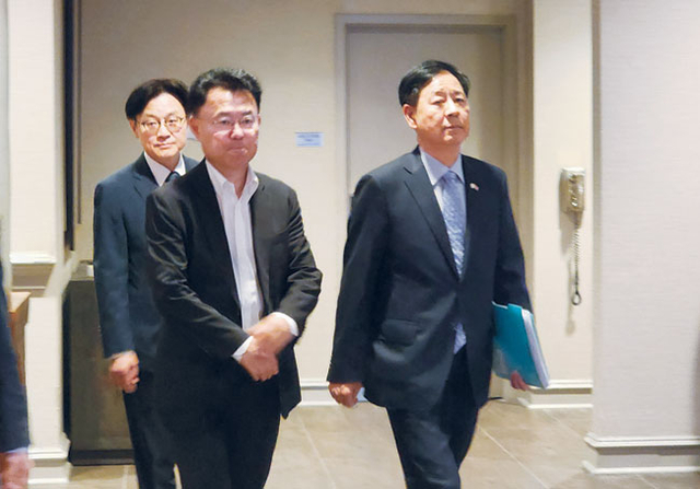 트럼프 만나러…