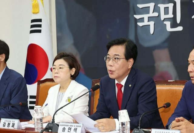 국민의힘 송언석 비상대책위원장 겸 원내대표가 31일 국회에서 열린 비상대책위원회의에서 발언하고 있다. 연합뉴스