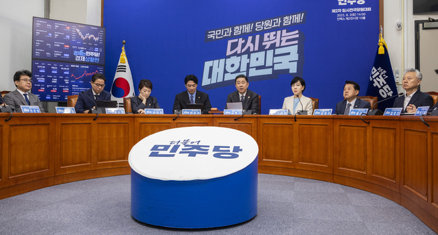 김병기 더불어민주당 당 대표 권한대행 겸 원내대표가 1일 국회에서 열린 최고위원회의에서 발언하고 있다. 연합뉴스