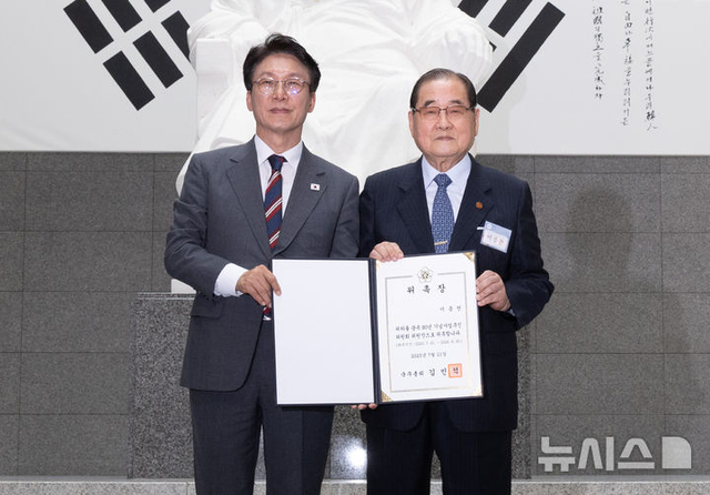 이종찬 “새 정부에 한자리 못얻자 내비친 불편한 심기” 광복80주년공동위원장 사퇴 요구 역사학계 ‘폴리페서’ 성토 | 문화일보
