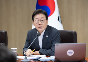 ‘김어준도 예외없겠지?’···李대통령 “가짜뉴스 유튜버, 징벌적 배상 검토하라” 지시