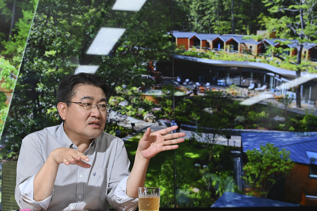 오승록 서울 노원구청장이 4일 구청장실에서 진행된 문화일보와의 인터뷰에서 민선 8기 구정의 성과와 남은 임기 동안의 역점사업 추진 계획에 대해 설명하고 있다.  백동현 기자