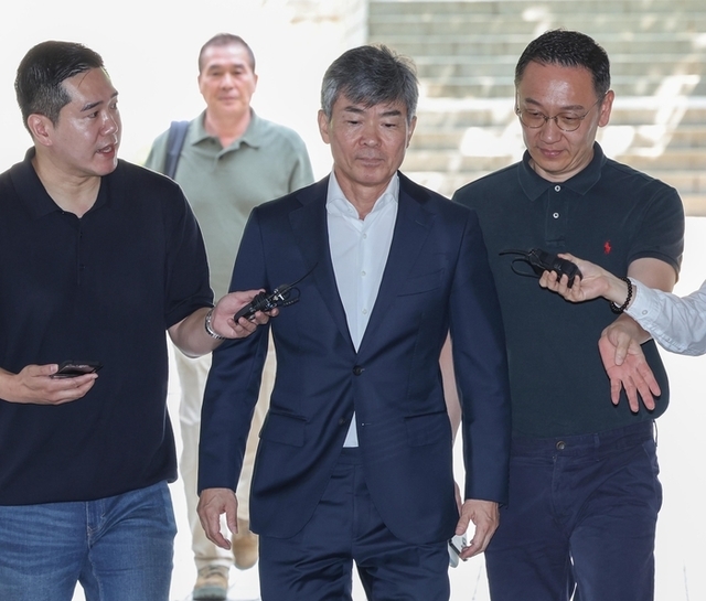 김건희 여사의 최측근으로 알려진 이종호 전 블랙펄인베스트 대표가 5일 영장실질심사를 받기 위해 서울중앙지법에 출석하고 있다. 연합뉴스