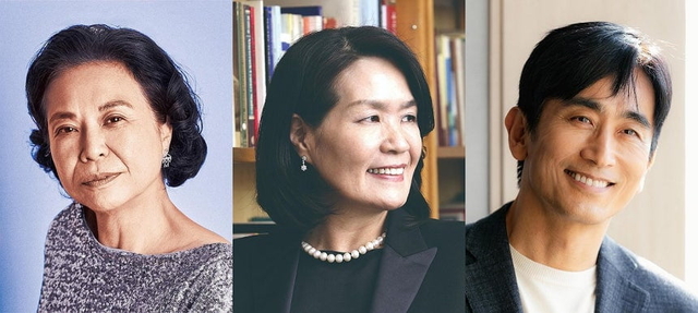 황순원문학상 작가상을 받은 소설가 주수자(왼쪽), 시인상을 받은 시인 김구슬(가운데), 신진상을 받은 소설가 차인표(오른쪽).  황순원기념사업회 제공