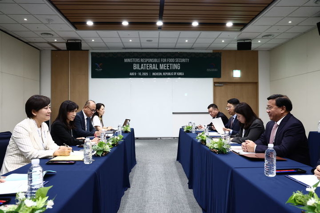 농림축산식품부는 송미령 장관이 9일 한쥔 중국 농업농촌부장과 양자 면담을 갖고 양국 농업·농촌 분야 협력 확대와 교류 재개 방안을 논의했다고 밝혔다. 농식품부 제공