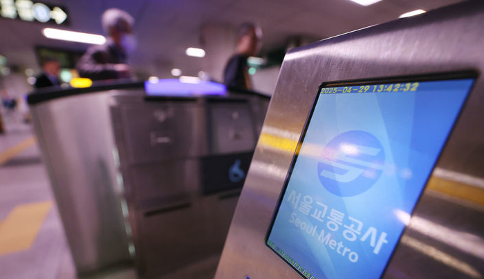 ‘아빠 찬스’로 470회 무임승차…法 ‘역대 최대’ 2500만원 배상하라