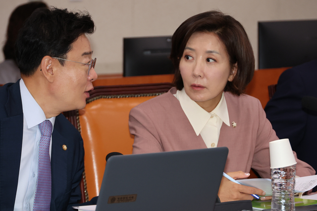 나경원(오른쪽) 국민의힘 의원. 연합뉴스