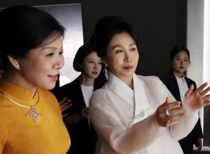 “러브스토리 궁금” 베트남 서기장 부인이 김혜경에게 한 말