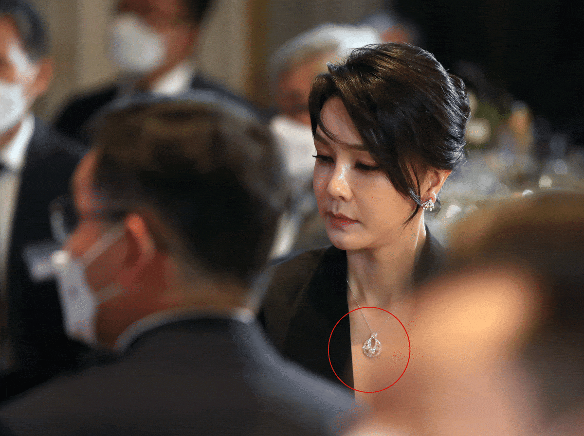  “서희건설, 김건희 ‘나토 목걸이’ 구입해 전달 자수했다”