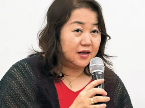 시오타 치하루 작가.