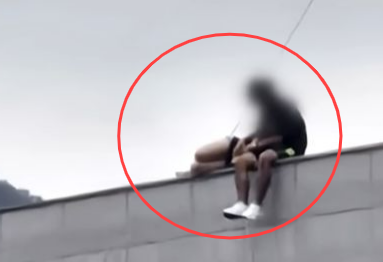 “바람 쐬려고” 부산 고층 난간서 애정행각 커플